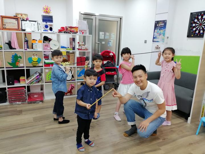夢想課室 ・ 導師與學員在課室上課